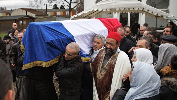 Похороны полицейского, погибшего в результате теракта в Париже