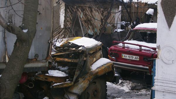 Дом, разрушенный в результате обстрела украинскими силовиками в Донецке. Архивное фото