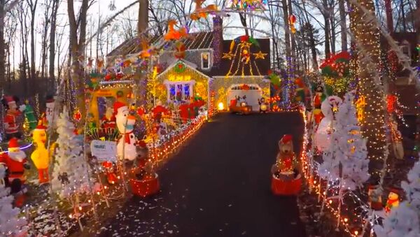 Рождественское вдохновение: тысячи огоньков украсили дом в праздник