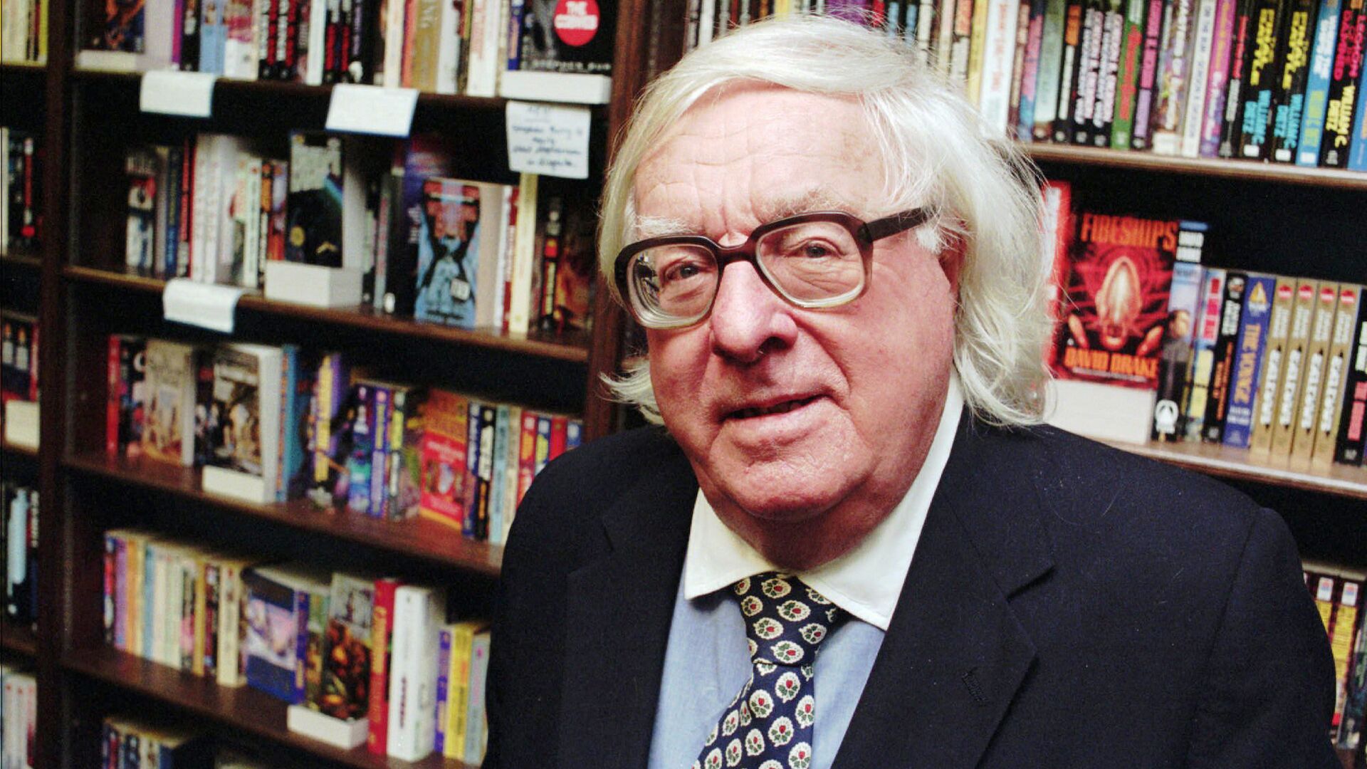 Американский писатель-фантаст Рэй Брэдбери Американский писатель-фантаст Рэй Брэдбери - РИА Новости, 1920