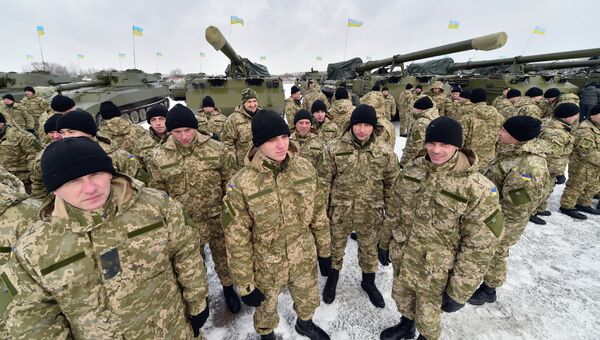 Украинские военнослужащие на военной базе. Архивное фото