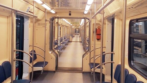 Новый состав метро с полностью сквозным проходом между вагонами. Архивное фото