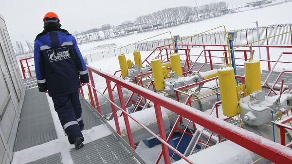 Работник Газпрома на газоизмерительной станции