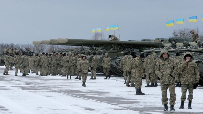 Украинские военнослужащие на военной базе