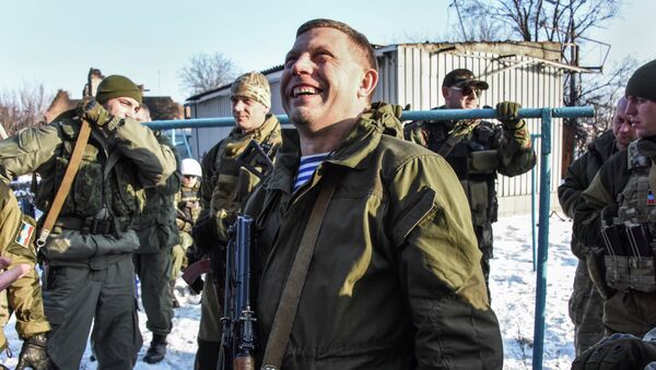 Александр Захарченко в районе аэропорта Донецка. Архивное фото