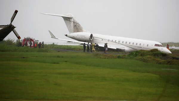Самолет с чиновниками президента Филиппин потерпел аварию при взлете