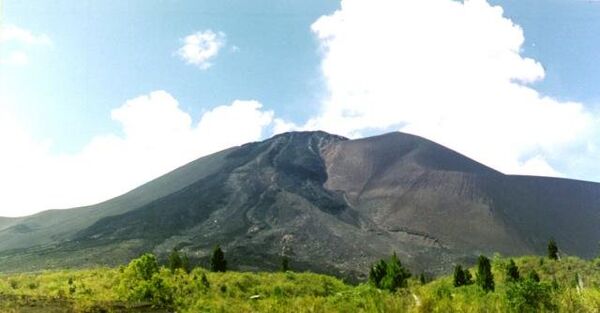 Вулкан Сопутан в Индонезии. Архивное фото