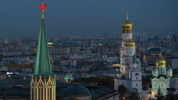 Вид на Никольскую башню, колокольню Ивана Великого и Архангельский собор. Архивное фото