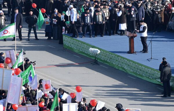 Рамзан Кадыров выступает на акции протеста против публикации карикатур на Пророка Мухаммада в Грозном