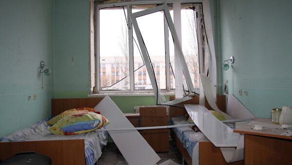 Палата в донецкой больнице, пострадавшей от обстрела вооруженных сил Украины. Архивное фото