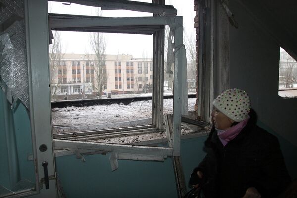 Женщина в больнице, пострадавшей в результате обстрела Донецка украинской армией