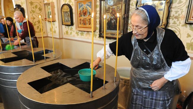 Освящение воды в Крещенский сочельник. Архивное фото