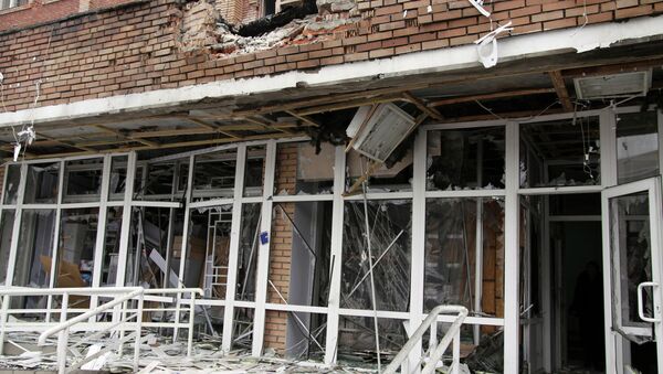 Больница в Донецке, поврежденная в результате обстрела украинской армией