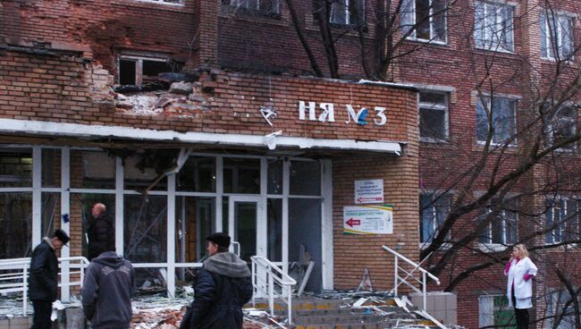 Артиллерийский снаряд попал в одну из больниц Донецка, архивное фото