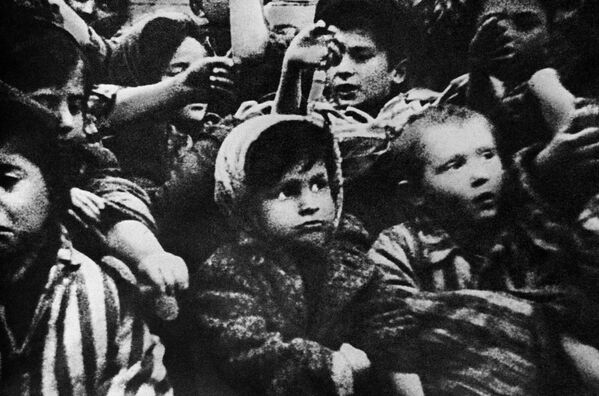 Маленькие заключенные в концентрационном лагере Освенцим