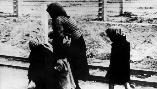Заключенные в концентрационном лагере Освенцим
