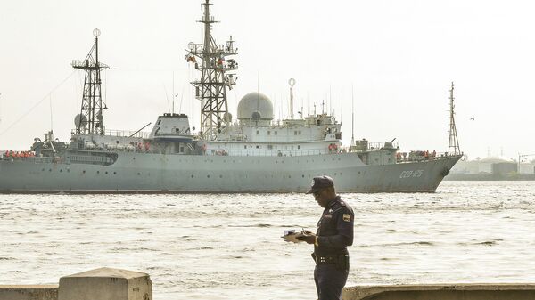 Разведывательный корабль ВМФ РФ Виктор Леонов в порту Гаваны, Куба. Архивное фото