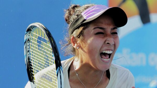 Казахская теннисистка Зарина Дияс радуется победе во втором круге Открытого чемпионата Австралии по теннису. 21 января 2015