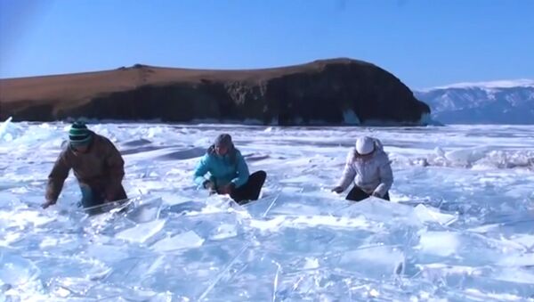 Живой звук из льда на озере Байкал