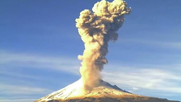 Грозное извержение вулкана Попокатепетль