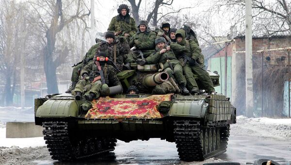 Ополченцы на танке на окраине Донецка. 22 января 2015