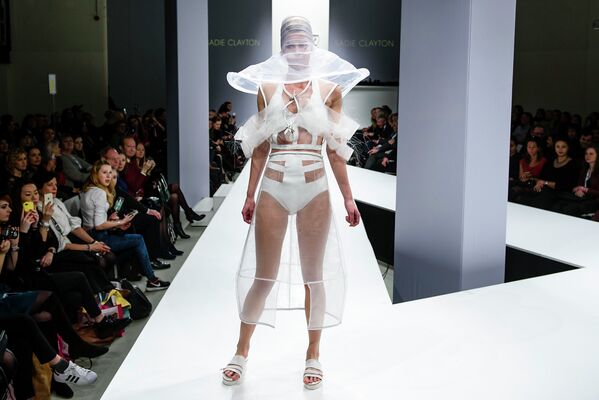 Показ Lavera showfloor в рамках недели моды Mercedes-Benz в Берлине