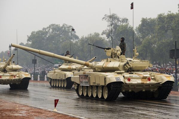 Танки Т-90 на параде в честь празднования Дня Республики в Индии