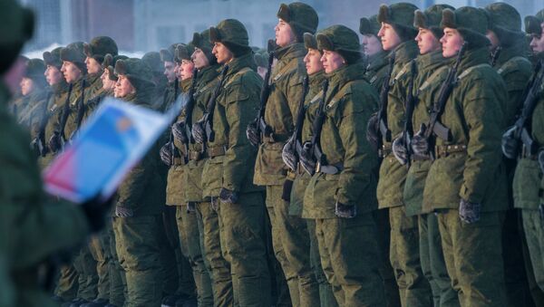 Курсанты 242 учебного центра министерства обороны РФ во время церемонии принятия присяги. Архивное фото