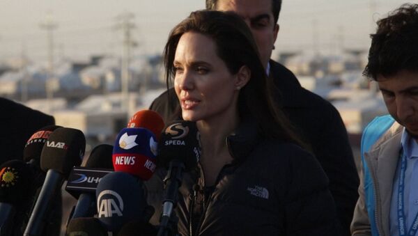 Джоли посетила лагерь беженцев в Ираке и обратилась к мировому сообществу