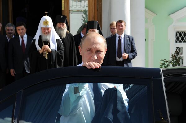 Президент России Владимир Путин после встречи в Троице-Сергиевой лавре с патриархом Московским и всея Руси Кириллом Президент России Владимир Путин после встречи в Троице-Сергиевой лавре с патриархом Московским и всея Руси Кириллом