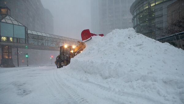 Снегоуборочная техника на улице Бостона, Массачусетс. 27 января 2015