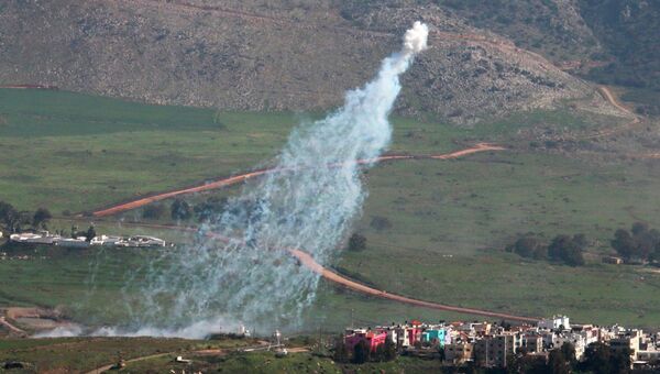 Израильские войска наносят артиллерийский удар по южному району Ливана. 28 января 2015