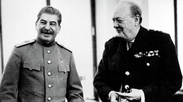 Маршал СССР Иосиф Виссарионович Сталин и премьер-министр Великобритании Уинстон Черчилль в Ливадийском дворце