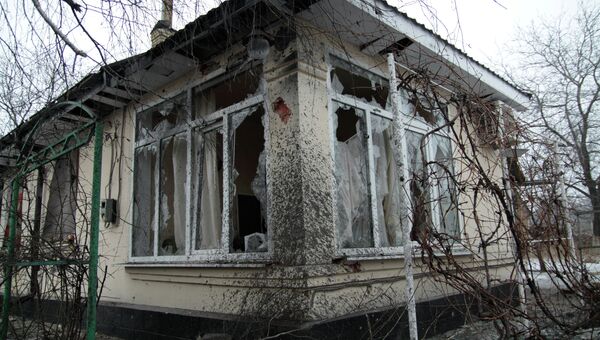 Разрушенный в результате обстрела частный жилой дом. Архивное фото