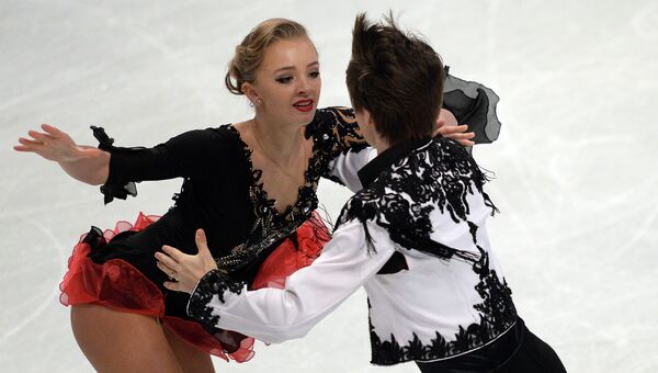 Александра Степанова и Иван Букин (Россия) выступают с короткой программой в танцах на льду на чемпионате Европы