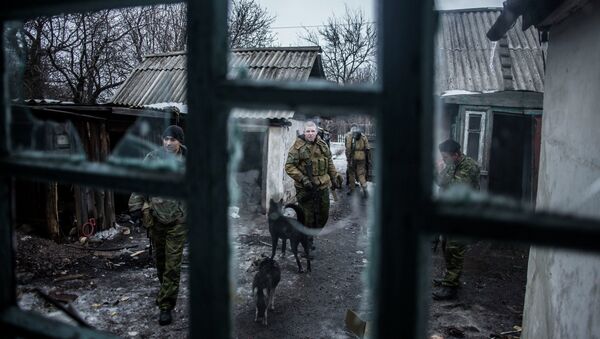 Ополченцы Донецкой народной республики патрулируют территорую возле города Дебальцево. Архивное фото