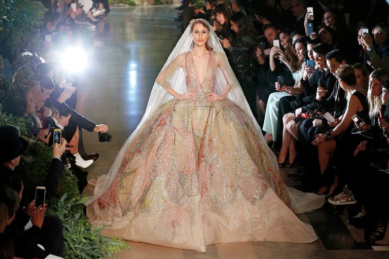 Показ коллекции Elie Saab в рамках недели высокой моды в Париже. 2015 год