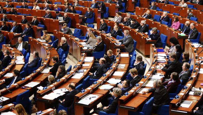 Делегаты в зале на пленарном заседании Парламентской ассамблеи Совета Европы (ПАСЕ). Архивное фото