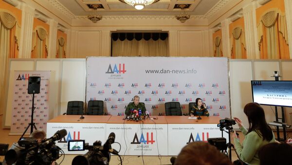 Замкомандира ополчения Донецкой народной республики (ДНР) Эдуард Басурин во время пресс-конференции. Архивное фото