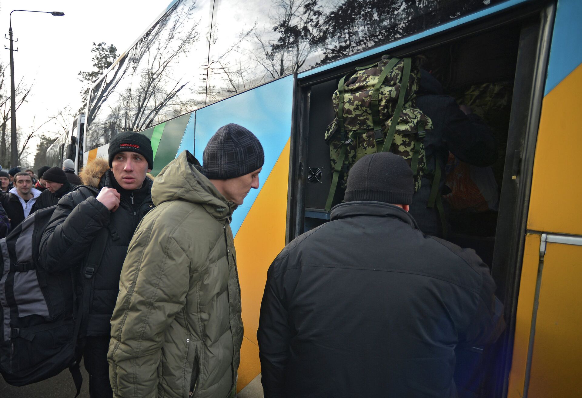 Призывники в украинскую армию на одном из призывных пунктов в Киеве3