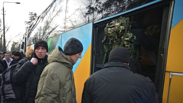 Призывники в украинскую армию на одном из призывных пунктов в Киеве. Архивное фото