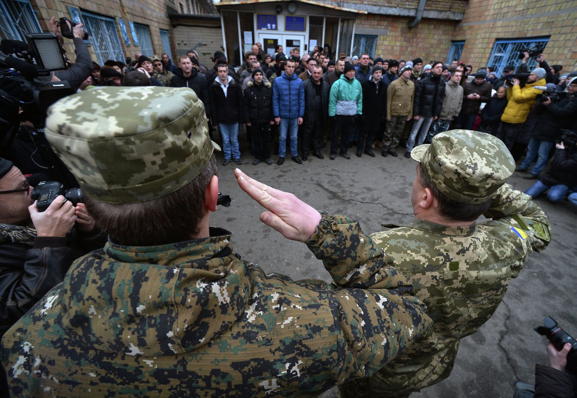 Призывники в украинскую армию на одном из призывных пунктов в Киеве - РИА Новости, 1920, 19.09.2024