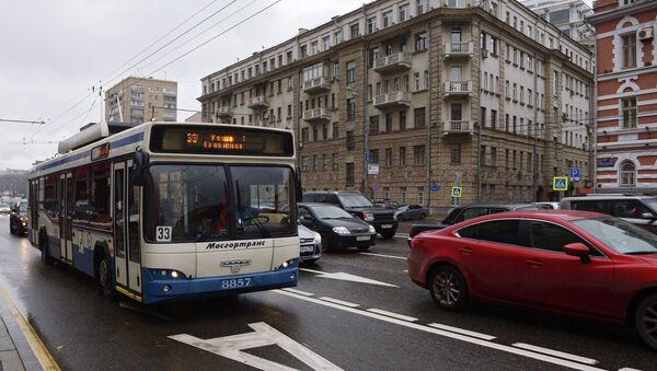 Общественный транспорт в центре Москвы. Архивное фото