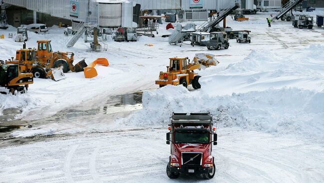 Снегоуборочная техника в аэропорту Бостона