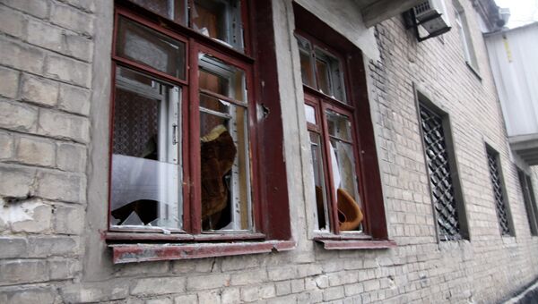 Дом, разрушенный в результате артиллерийского обстрела украинскими силовиками в Куйбышевском районе Донецка. 30 января 2015
