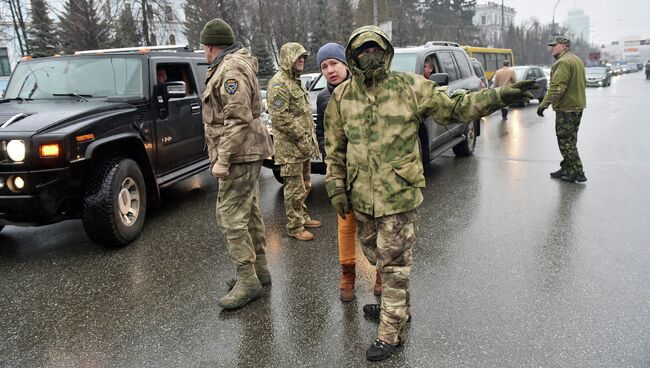 Силовики возле здания Минобороны Украины. Архивное фото