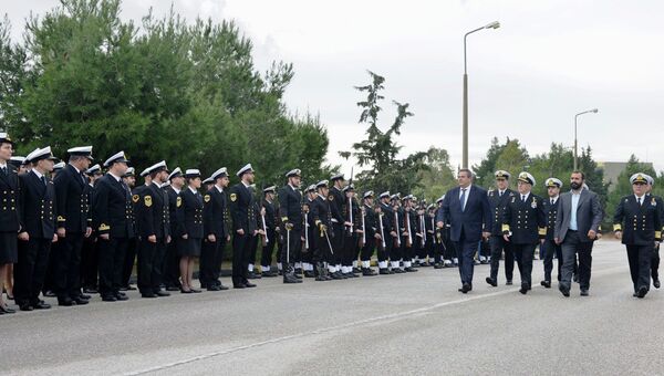 Мероприятия, посвященные памяти погибших греческих офицеров, во время которой турецкий истребители вторглись в воздушное пространство Греции
