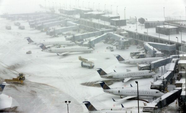 Аэропорт О'Хара в Чикаго во время снегопада