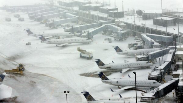 Аэропорт О'Хара в Чикаго во время снегопада. 1 февраля 2015