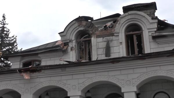 Последствия артобстрела Горловки: поврежденный собор и выбитые окна
